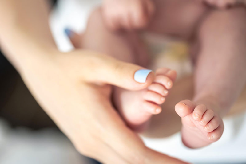 Xét nghiệm lấy máu gót chân ở trẻ sơ sinh cần được tiến hành sớm