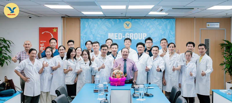 PGS.TS Nguyễn Quốc Dũng và các học viên lớp “Đào tạo nghiệp vụ giám định pháp y Khóa 39” của Viện Pháp y Quốc gia