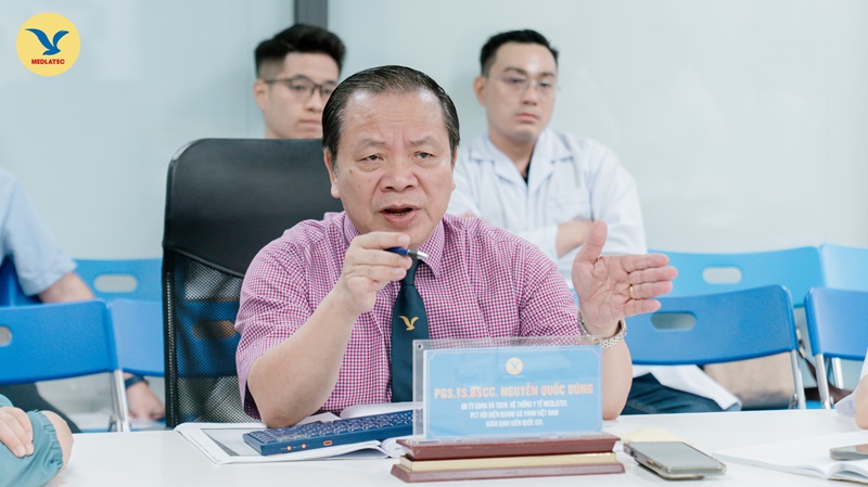 PGS.TS Nguyễn Quốc Dũng truyền tải những kiến thức chuyên sâu về chẩn đoán hình ảnh trong pháp y cho các học viên