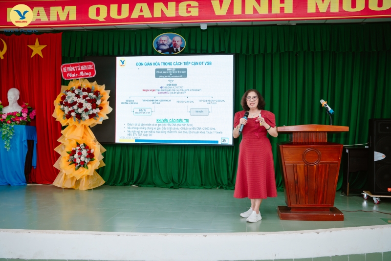 BSCKII. Huỳnh Thị Kim Yến trình bày báo cáo “Cập nhật xét nghiệm trong sàng lọc, chẩn đoán và điều trị viêm gan B, C”
