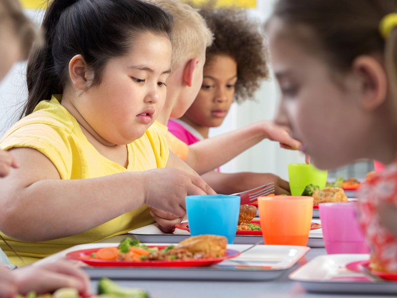 Trẻ em 10 tuổi cần ăn nhiều ra xanh và trái cây như thế nào để hỗ trợ quá trình giảm cân?
