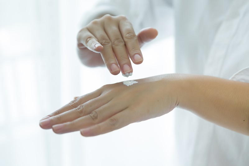 Người bệnh cần bôi thuốc đúng cách 