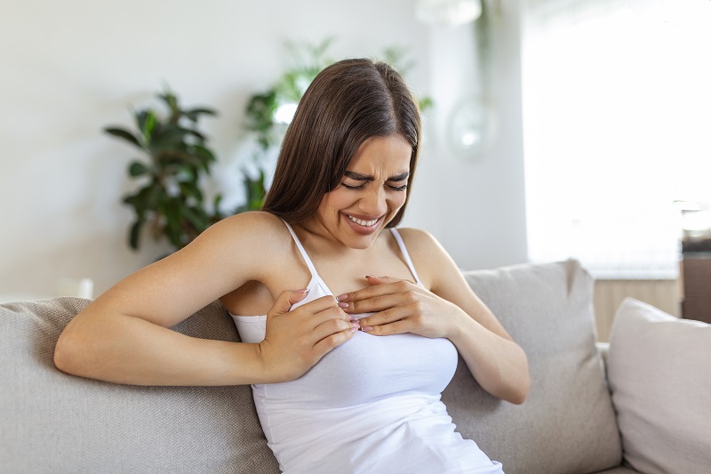 Sau khi cai sữa, nếu sữa không được tiêu sớm, mẹ rất dễ bị viêm hoặc áp xe vú