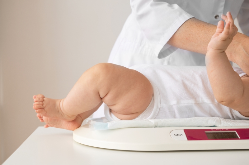 Trẻ sơ sinh chậm tăng cân là nỗi lo của rất nhiều cha mẹ