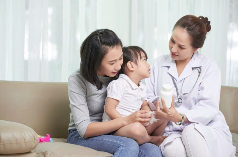 Phụ huynh cần đưa trẻ đi khám nếu xuất hiện các biểu hiện bất thường 