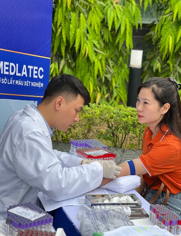 Các đoàn viên, người lao động sử dụng dịch vụ của MEDLATEC tại chương trình
