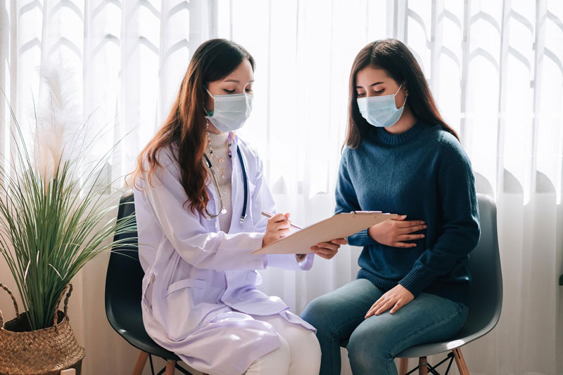 Bác sĩ thăm khám để tìm ra căn nguyên bệnh lý