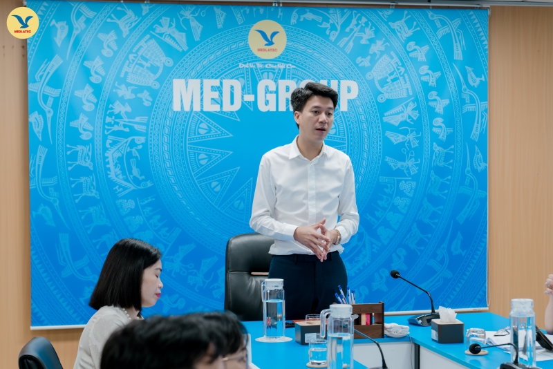 Tổng Giám đốc - TS. Nguyễn Trí Anh phát biểu tại chương trình và gửi lời chúc tới đội ngũ điều dưỡng, kỹ thuật viên trên toàn hệ thống 
