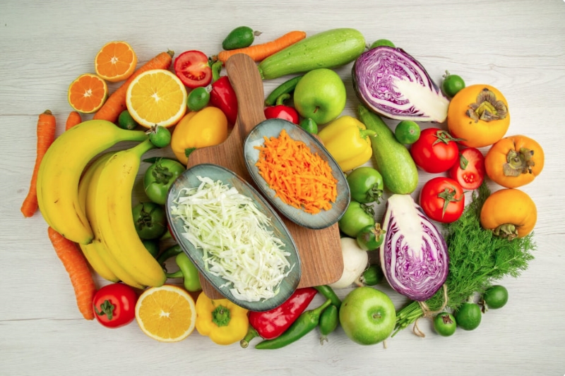 Trái cây và rau xanh giàu vitamin, khoáng chất giúp tăng đề kháng và hỗ trợ trẻ mọc răng khỏe mạnh