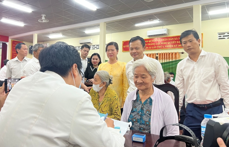 Đông đảo người dân tham gia chương trình và trải nghiệm dịch vụ xét nghiệm miễn phí do MEDLATEC cung cấp  
