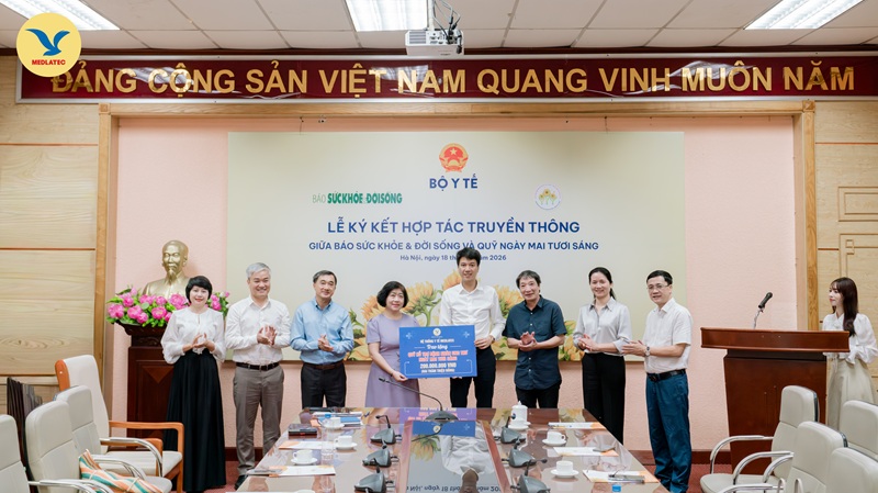 MEDLATEC trao tặng 200 triệu đồng cho Quỹ Hỗ trợ bệnh nhân ung thư - Ngày mai tươi sáng
