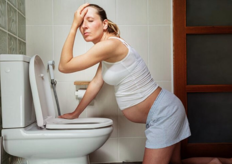 Mẹ bầu khó chịu, căng tức bụng do rối loạn tiêu hóa kéo dài