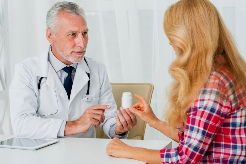 Người bị suy tuyến thượng thận cần dùng hormone thay thế theo chỉ định