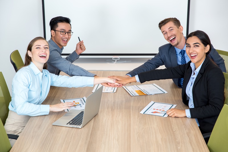 Kết nối với mọi người xung quanh giúp bạn vui vẻ hơn