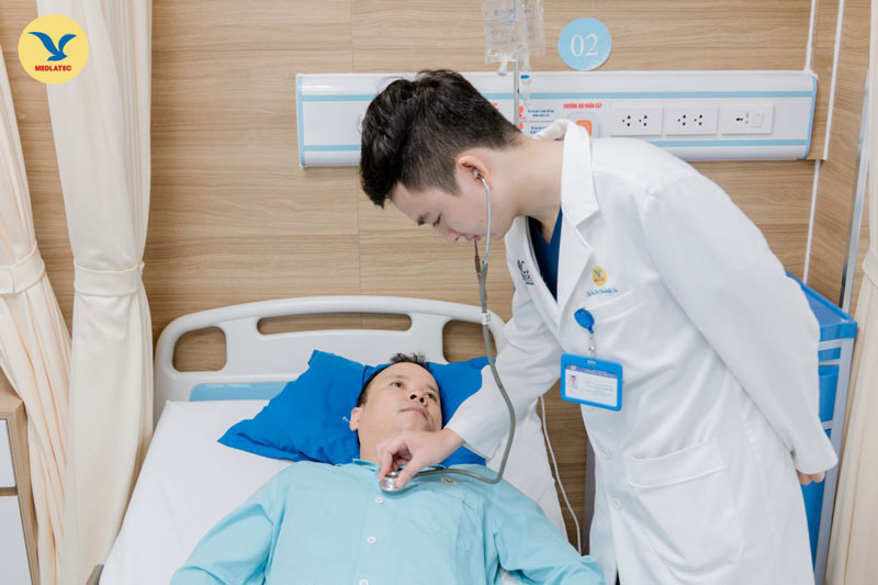 Người bị chấn thương hoặc bệnh cấp tính thường phải điều trị nội trú