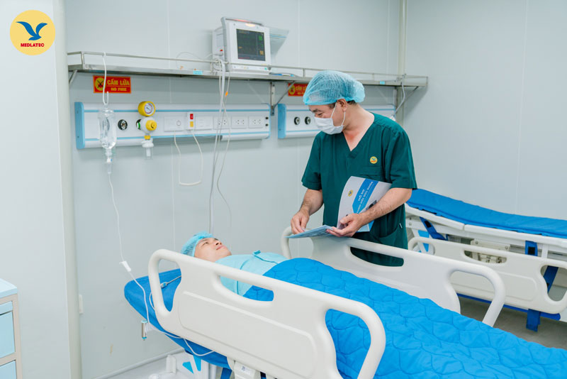 Cơ sở y tế tiếp nhận bệnh nhân phải có trách nhiệm trong việc hỗ trợ chăm sóc, theo dõi và điều trị
