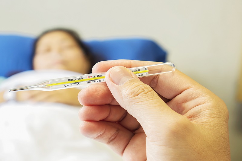 Sốt nhẹ là tình trạng dễ gặp ở bệnh nhân bị lupus ban đỏ giai đoạn đầu