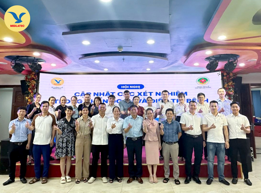 Các chuyên gia, lãnh đạo và cán bộ của hai đơn vị tham dự hội nghị