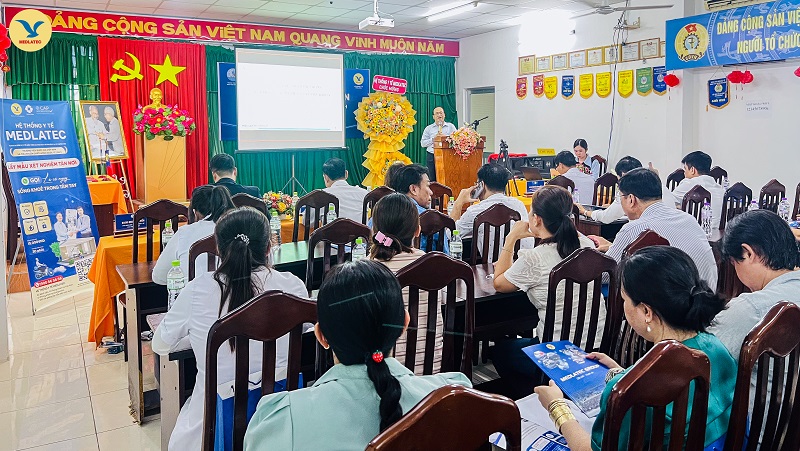 Bài báo cáo của TS.BS Lâm Đức Tâm thu hút sự quan tâm của đông đảo y bác sĩ tham gia chương trình