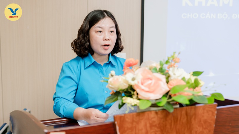 Bà Vũ Thị Bích Hằng – Chủ tịch Công đoàn phường Hồng Hà phát biểu khai mạc chương trình