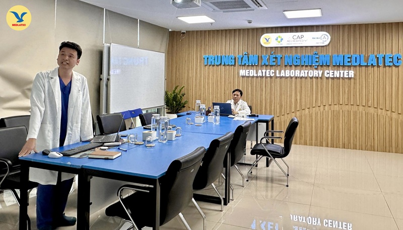 PGS.TS Nguyễn Thái Sơn và ThS.BS Nguyễn Huy Vinh tham dự hội thảo bằng hình thức trực truyến
