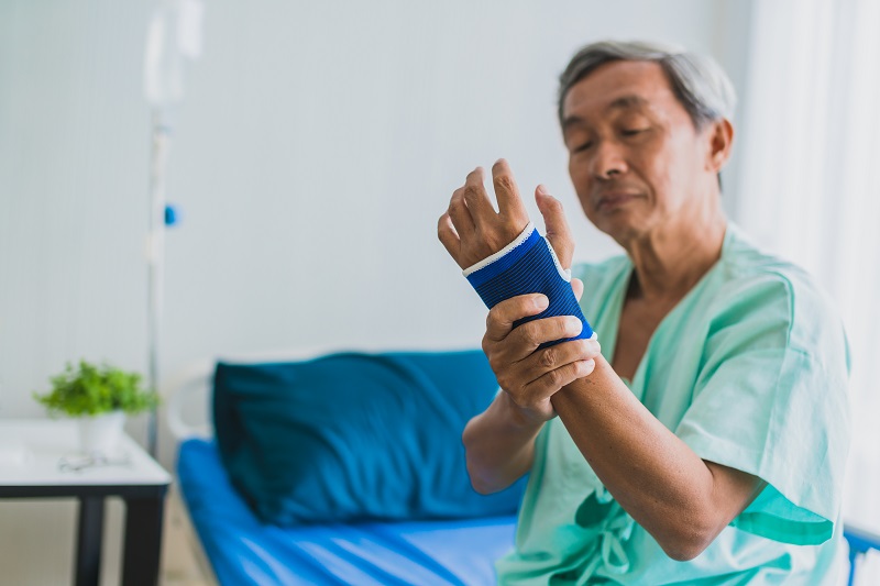 Chi phí nằm viện cũng là yếu tố gây nên sự chênh lệch tổng kinh phí phẫu thuật của mỗi bệnh nhân