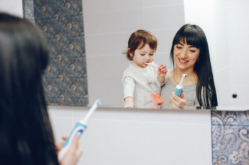 Vệ sinh miệng đúng cách khi bé bị nhiệt miệng là điều cần thiết