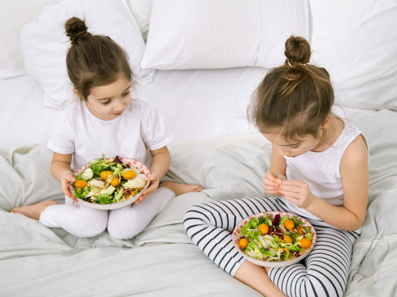 Chế độ ăn đa dạng, giàu vi chất và thói quen vệ sinh miệng đúng cách giúp phòng ngừa tình trạng nhiệt miệng tái phát