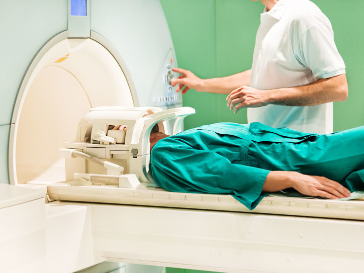 Có những yếu tố nào ảnh hưởng đến thời gian chụp cộng hưởng từ MRI?
