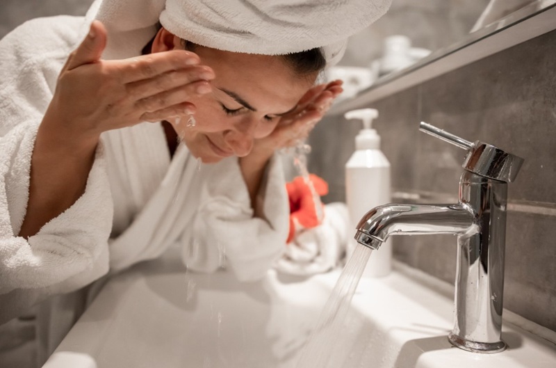 Rửa mặt sạch và đúng cách giúp bảo vệ làn da hiệu quả hơn
