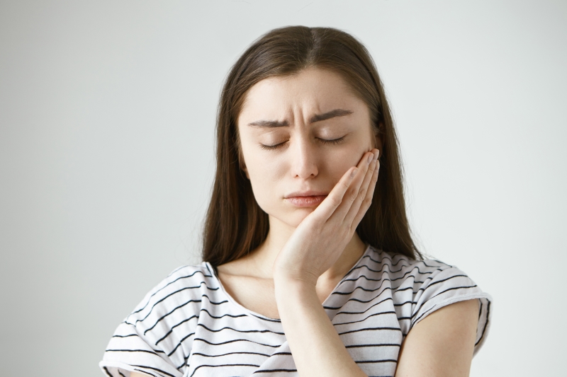 Cần tiến hành trám răng khi xuất hiện tình trạng sâu răng 