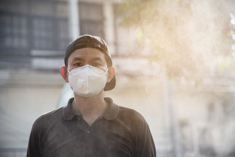 Người thường xuyên tiếp xúc với khói bụi có nguy cơ cao bị mắc bệnh hen suyễn
