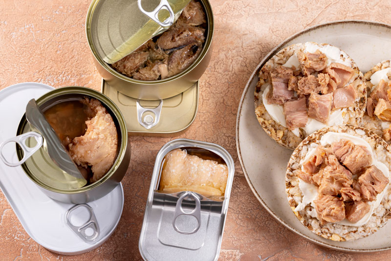 Thực phẩm chứa nhiều muối như đồ hộp, thức ăn chế biến sẵn ảnh hưởng lớn đến người bệnh u cơ mỡ mạch thận