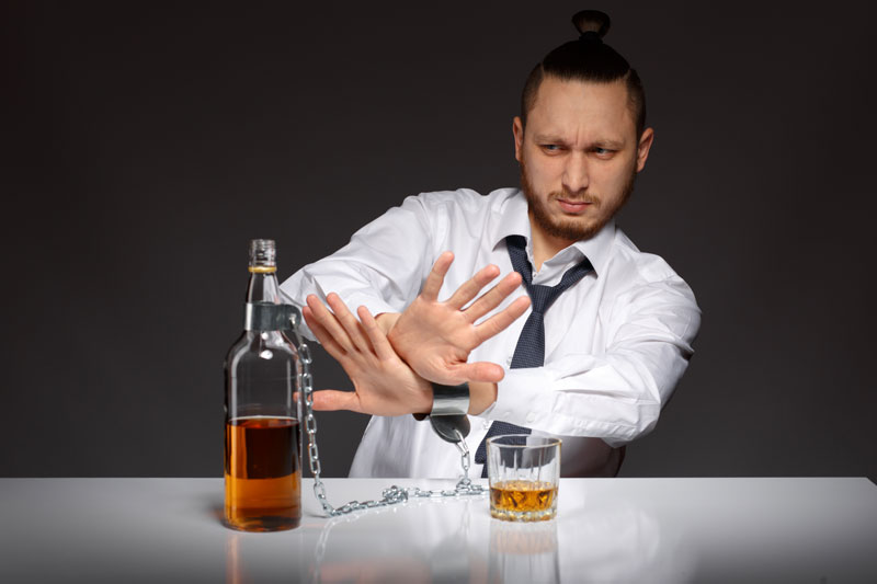 Người bị u cơ mỡ mạch thận cần tuyệt đối kiêng rượu bia và thuốc lá