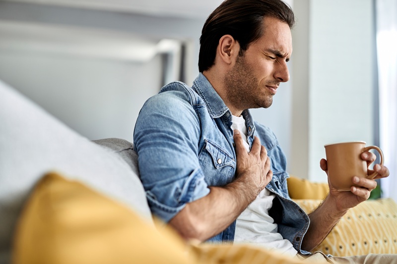 Cảm giác khó thở là dấu hiệu tim có vấn đề điển hình 