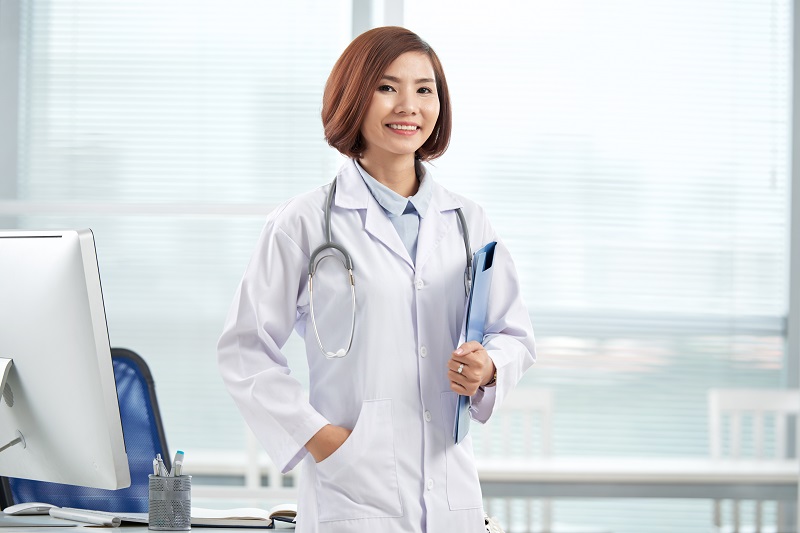 Bác sĩ chuyên khoa 1 sau tốt nghiệp đại học sẽ trải qua đào tạo chuyên sâu ở một chuyên ngành cụ thể