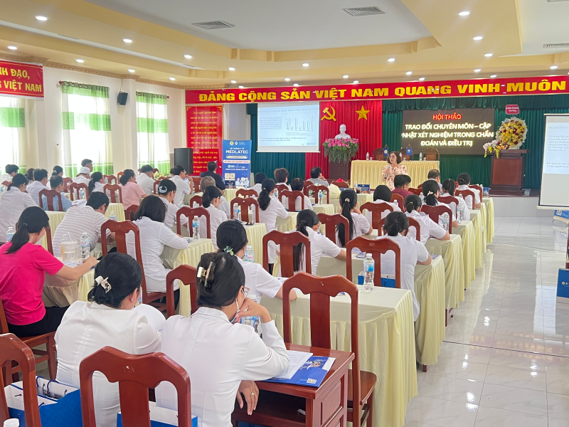 Báo cáo do BSCKII. Huỳnh Thị Kim Yến trình bày đã cung cấp cái nhìn toàn diện về vai trò của các xét nghiệm virus học trong phát hiện sớm, theo dõi tiến triển và đánh giá hiệu quả điều trị viêm gan mạn tính