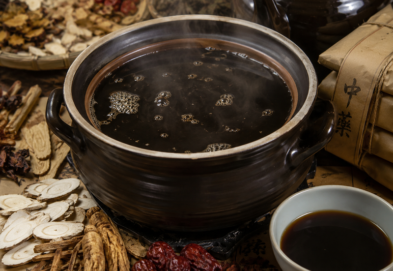 Một số bài thuốc từ tần bì được dùng hỗ trợ cải thiện triệu chứng tiêu chảy và đau bụng.
