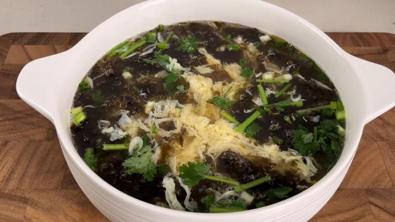 Canh trứng rong biển