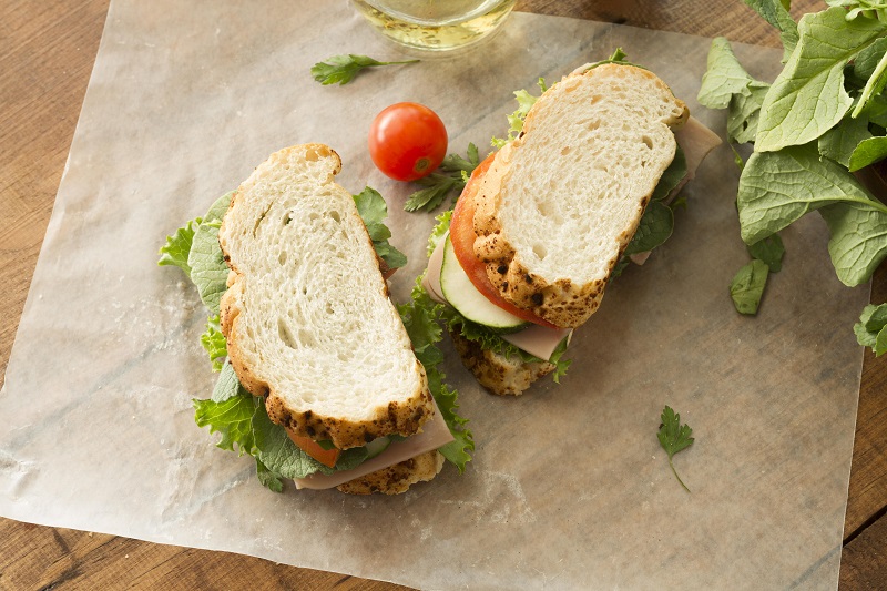 Bánh mì trắng, dưa leo và thực phẩm giàu đạm chất lượng cao tốt hơn cho sức khỏe người suy thận