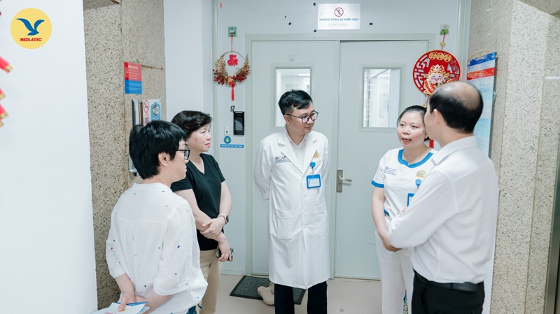 Ông Nguyễn Đình Hưng - Phó Giám đốc Sở Y tế Hà Nội, Trưởng đoàn đi kiểm tra, đánh giá cơ sở vật chất của Bệnh viện Đa khoa MEDLATEC