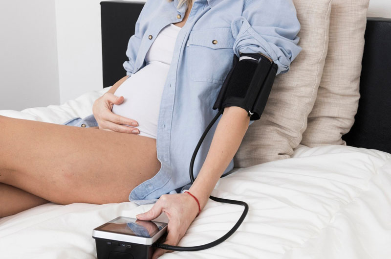 Theo dõi huyết áp thường xuyên trong thai kỳ là biện pháp đơn giản nhất để phát hiện sớm dấu hiệu cảnh báo tiền sản giật