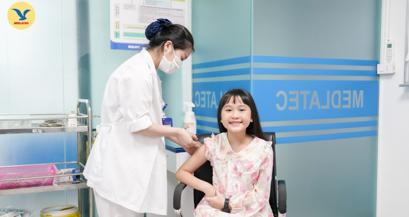Mẹ nên đưa trẻ đi tiêm phòng ở những cơ sở y tế đáng tin cậy