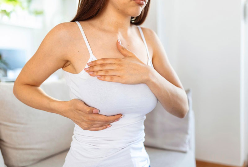 Tự khám vú hàng tháng là thói quen tốt cần được duy trì