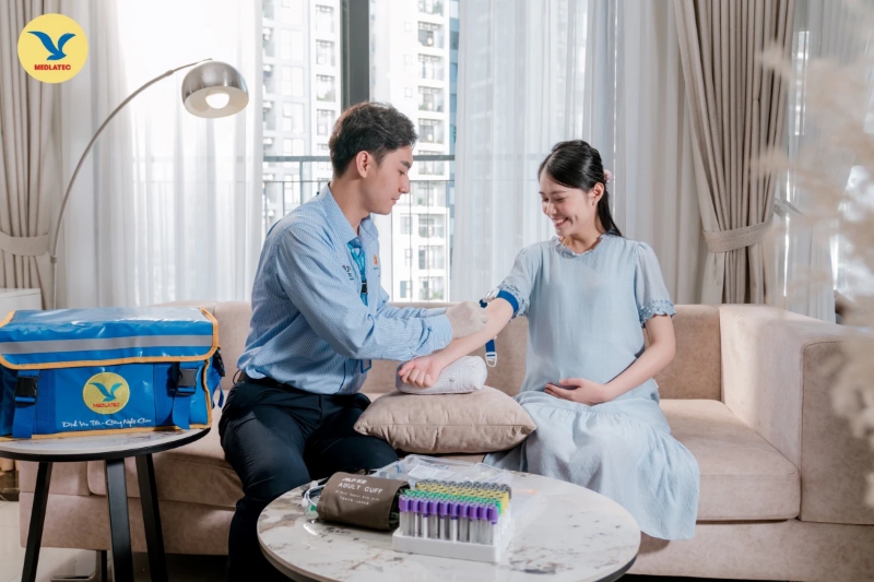 Người dân có quyền xác minh danh tính của cán bộ lấy mẫu xét nghiệm tận nơi MEDLATEC