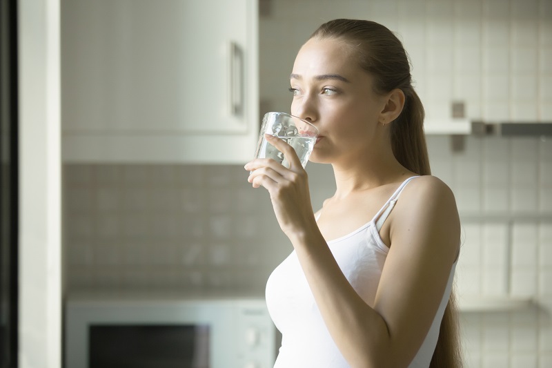 Nước lọc là thức uống tiện lợi, cần bổ sung hàng ngày để hỗ trợ chức năng gan
