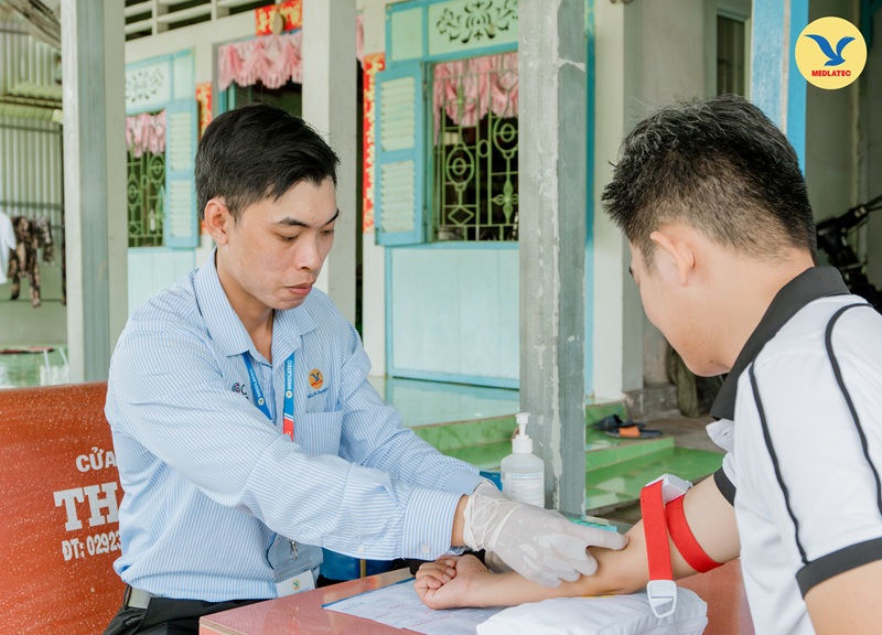 Lấy mẫu xét nghiệm tận nơi giúp người dân phát hiện kịp thời bệnh lý nguy hiểm ngay tại nhà