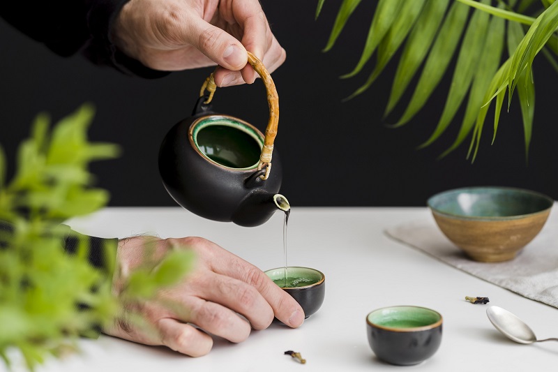 Lá tre gai có thể dùng tươi hoặc phơi khô để hãm như trà thảo mộc