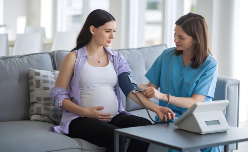 Mẹ bầu bị <a href='https://medlatec.vn/tu-dien-benh-ly/tien-san-giat-sRcjd' title='tiền sản giật'>tiền sản giật</a> có đẻ thường được không - câu trả lời phụ thuộc vào tình trạng sức khỏe của mẹ và bé