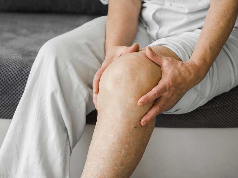 Ngồi quá lâu có thể khiến bạn bị tê chân